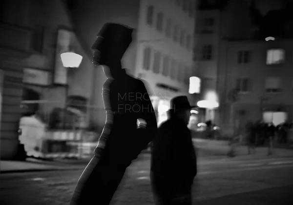 Brecht auf den Straßen – Mercan Fröhlich