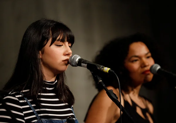 Lienne & Hanna Sikasa – Mercan Fröhlich